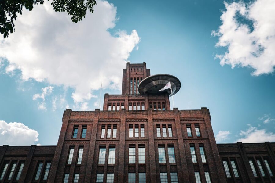 Private & Personalized tour: We show you "Our Utrecht" - Exploring Stationsplein and Oudegracht