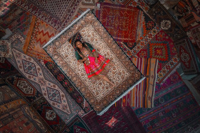 Private Photo & Drone Session in Carpet Gallery - Gallery Setting and Traditional Outfits
