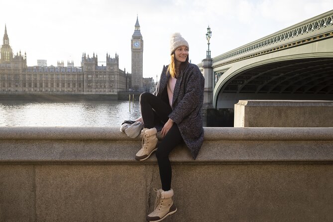 Private Professional PHOTOSHOOT in Paris - Starting Point at Notre Dame for a Classic Parisian Welcome
