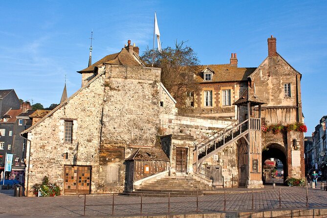 Private round transfer to Deauville Rouen Honfleur from Le Havre - Exploring Deauville’s Elegant Beaches and Cultural Atmosphere