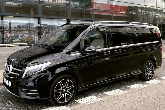 Private Round Trip Transfers from Gdansk Airport (GDN) to Gdansk - The Ease of Monitoring Flight Delays and Personalized Service