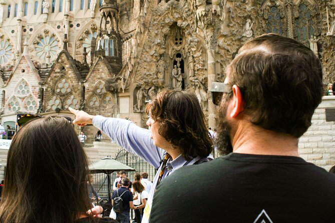 Private Sagrada Familia and Park Guell tour with Pickup - Deep Dive into La Sagrada Familia with Expert Guidance
