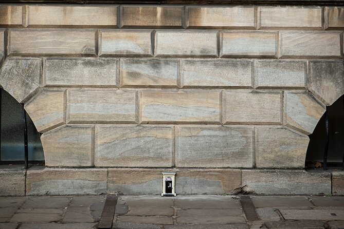 Private Self-Guided Dinky Door Hunt in Cambridge - Discovering Cambridge’s Hidden Doors on Market Hill