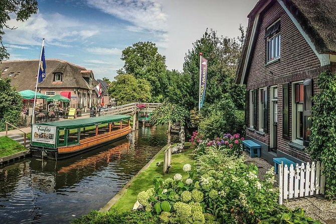 Private Sightseeing Tour to Giethoorn from Amsterdam incl. canal cruise - Discover the Charm of Giethoorn: The Dutch Venice