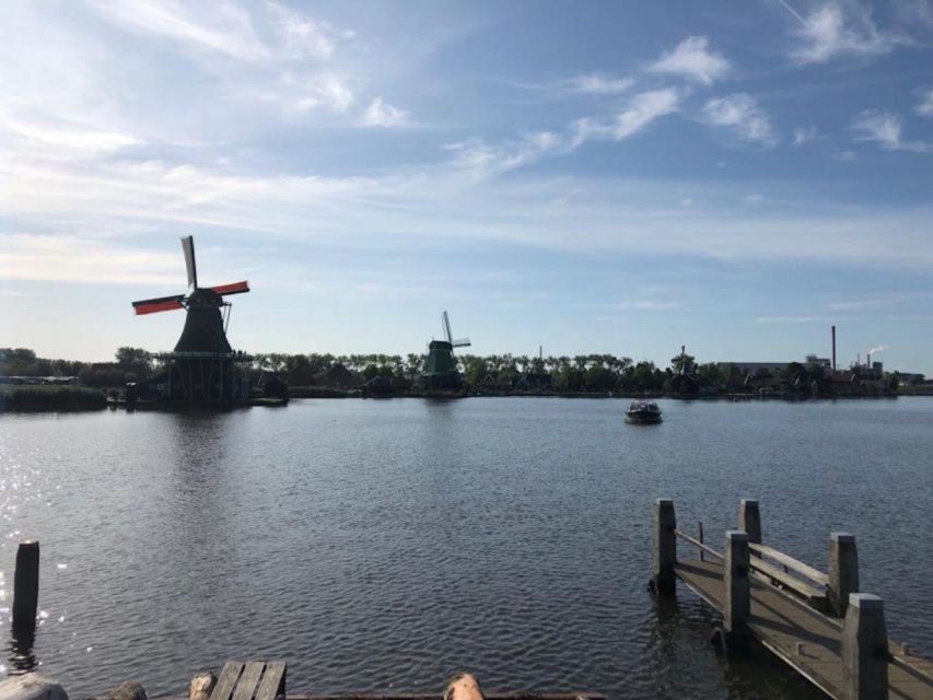 Private sightseeing tour to the Windmills & Giethoorn - The Charm of Giethoorn: The Dutch Venice