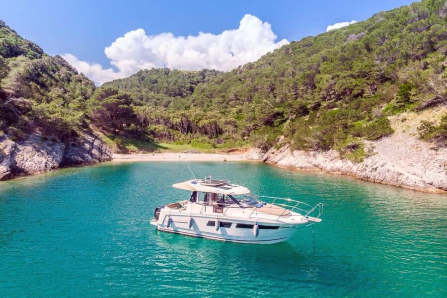 Private speedboat tours Sea Symphony - Discover the Charm of Puia, Hvar’s Old-World Village