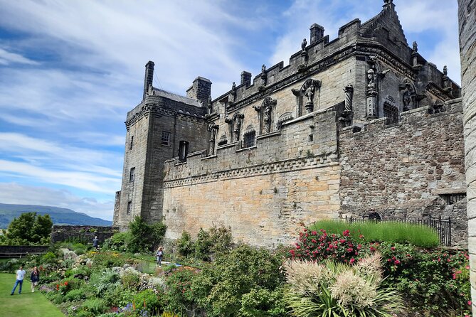 Private Stirling Day Guided Tour in the Premier Classic LEVC TXE - The National Wallace Monument: Scotland’s Symbol of Freedom