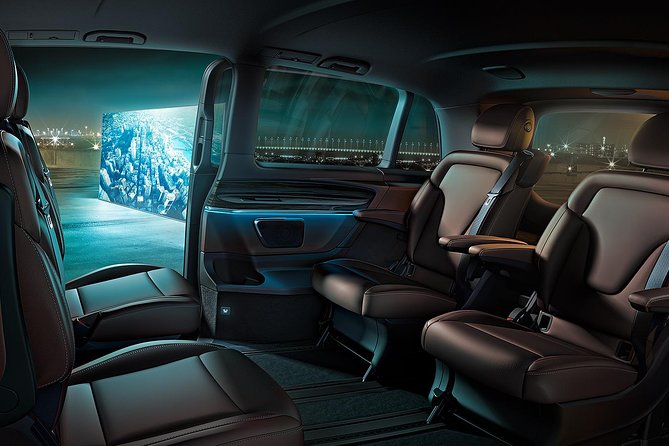 Private Taxi Service between Amsterdam and Schiphol Airport - Fleet and Vehicle Features for a Relaxing Ride