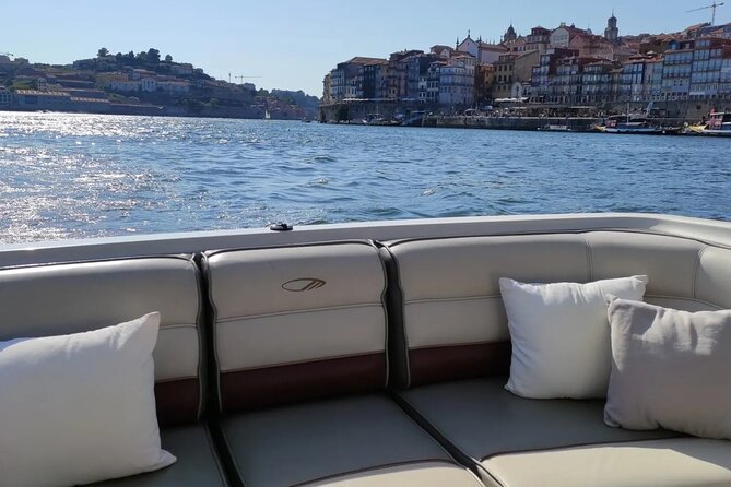 Private Tour 1h: Foz, Ribeira and Pte. D.luis, group price up to 6px - Departure from Douro Marina in Vila Nova de Gaia