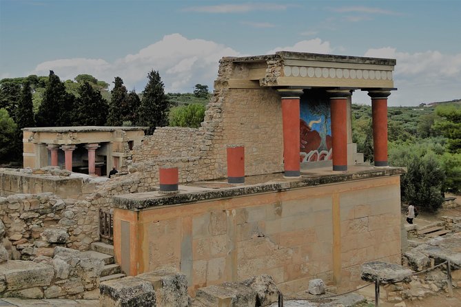 Private Tour Knossos & Heraklion City - Visiting the Knossos Archaeological Site: Crete’s Minoan Heart