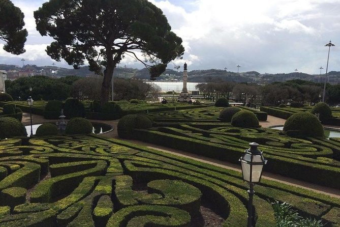 Private tour Lisbon - full day - Exploring Lisbon’s Historic Heart at the Cathedral and Alfama