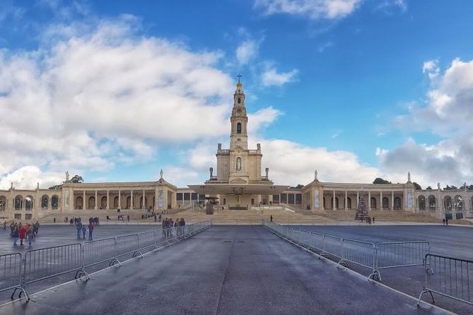 Private Tour - Religious Fatima, Nazare and Fortified Obidos - Starting at the Shrine of Our Lady of Fátima for Spiritual Reflection