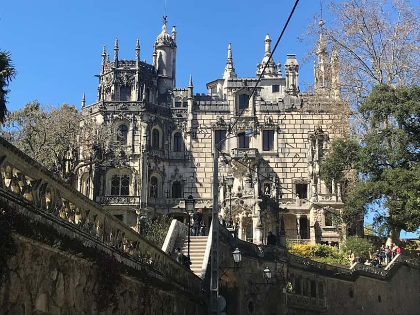 Private Tour Sintra & Cascais Premium Tudo Incluido - Visiting Pena Palace: A Vibrant Hilltop Landmark