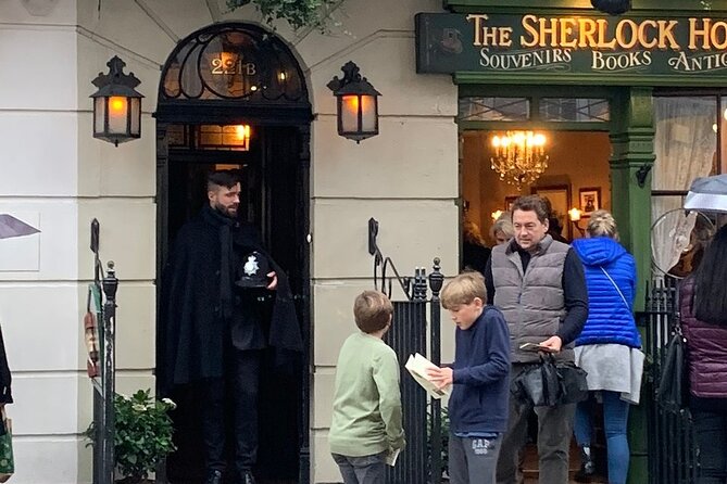 Private Tour: The London of Shakespeare, the Beatles, James Bond and Sherlock Holmes by Traditional Black Cab - Exploring the Sites of William Shakespeare in London