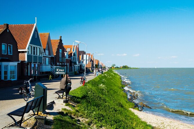 Private Tour to Zaanse Schans, Volendam & Marken 6 hrs 1-15 pers - Exploring Volendam: The Traditional Fishing Village