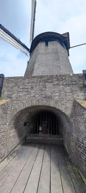 PRIVATE TOUR: Windmills, Cheese Farm, & Canal Cruise Tour - Exploring Zaanse Schans: Windmills, Wooden Houses, and Crafts