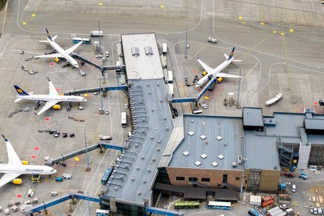 Private Transfer from Reykjavik Hotels to Keflavik Airport - Spacious Vehicles for Comfort and Luggage Storage