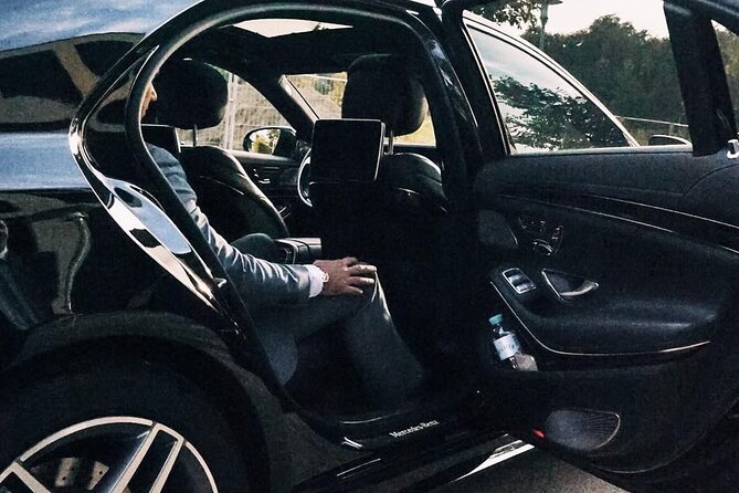 Private Transfer from Sofia Airport SOF to Sofia in Business Car - The Booking Process and Flexibility