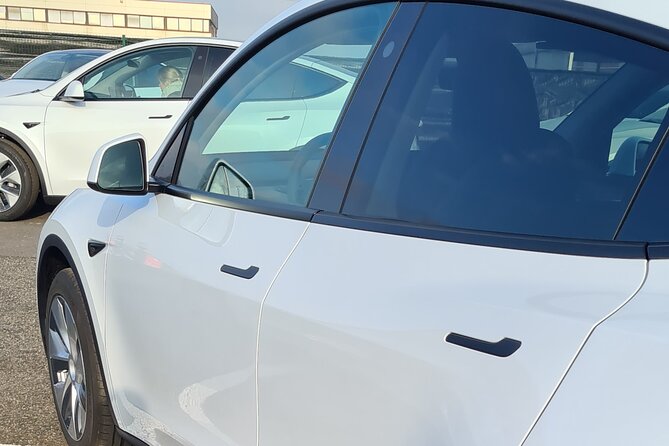 Private Transfer: Orly Airport Paris - The eco-friendly and modern vehicle experience