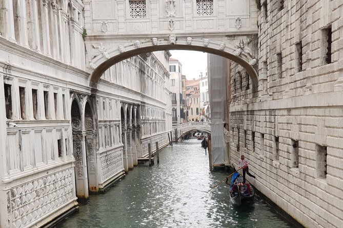 Private Transfer to/from Venice Airport or Piazzale Roma from/to Venice Centre - Practical Details of the Meeting and Pickup Process