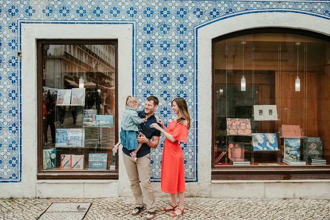 Private Vacation Photography Session with Local Photographer in Lisbon - Customizable Routes and Iconic Lisbon Spots