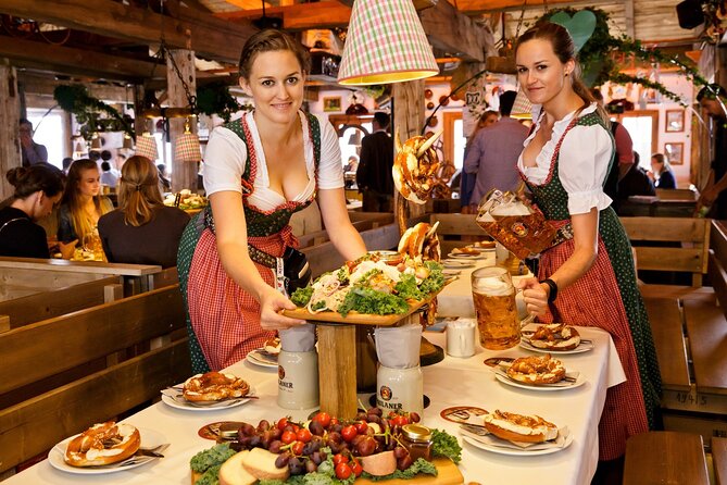 Private VIP Oktoberfest, Table, 3-Course-Menu, Beer & Champagne - Starting the Day with Munich’s Old Town Exploration