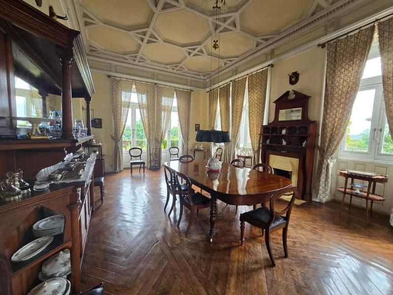 Private visit to the House of the Dukes of Almodovar in Comillas - Exploring the Main Rooms: Decoration, Furniture, and Atmosphere