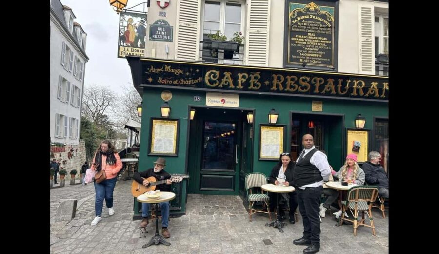 Private Walking Tour of Montmartre and Sacré-Cur - Visiting Moulin Rouge and the Iconic Rue Lepic