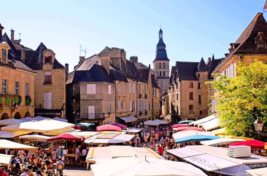 Private Walking Tour of Sarlat by Exploreo24 - Meeting Point and Accessibility