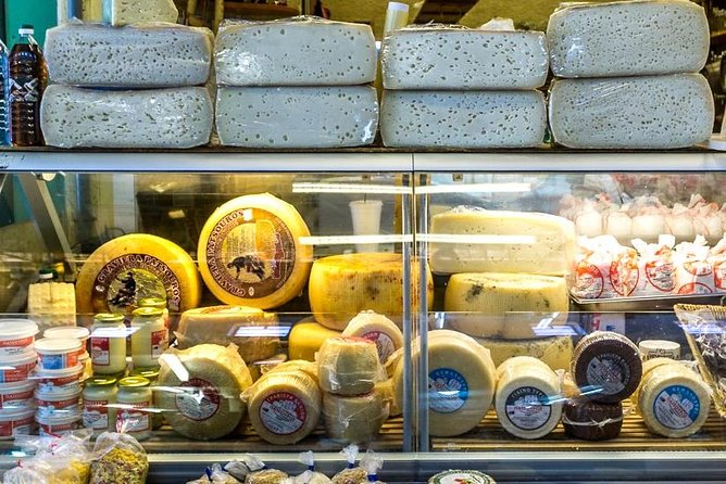 PRIVATE Walking Tour with Lunch and Wine Tasting by a Sommelier - Savoring Crete’s Indigenous Wines at Miden Agan