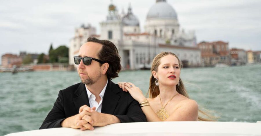 Professional Photoshoot in Venice - Meeting Point and Group Size