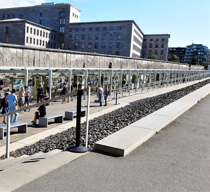 Promotion Daily First Berlin Rickshaw 3,5 Hours Highlights - Starting Point at Weinbergsweg in Berlin-Mitte