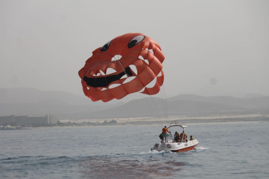 Puerto del Carmen: 10-Minute Parasailing Expereince - Starting Point at the Puerto del Carmen Office