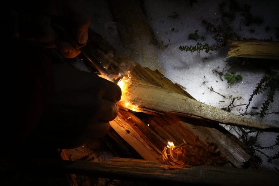 Pyhätunturi: Arctic Bushcraft Skills - Building Shelters Against Wind and Cold