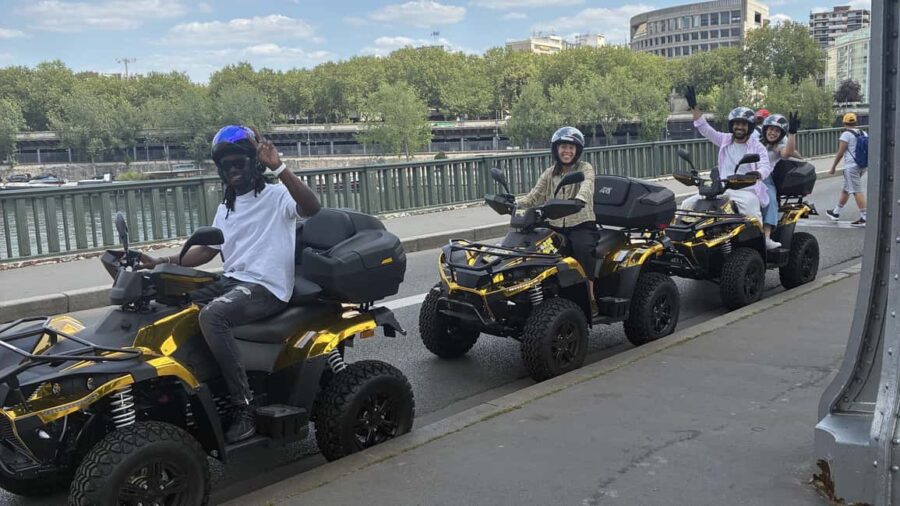 Quad bike ride to discover Parisian monuments - Riding a 100% Silent Electric Quad Bike