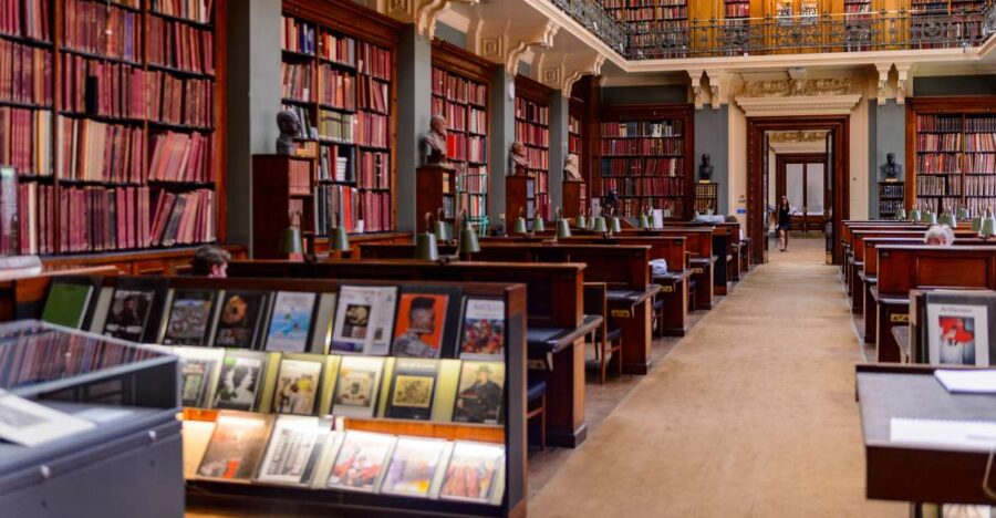 Queen Elizabeth II and Royal Secrets Private Tour - Starting Point in Parliament Square