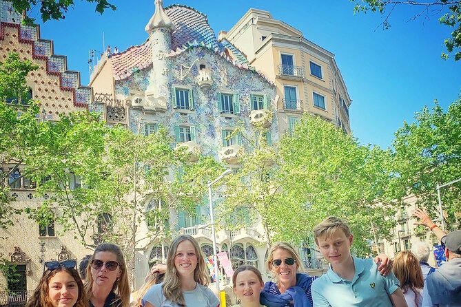 Ramblas, Old Town, Gothic and Gaudi Architecture Walking Tour - The Heart of the Old Town: Barcelona Cathedral and Placa Sant Felip Neri
