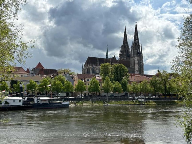 Regensburg Unveiled: Through Its People, Art and Flavors - From the Old Town to the Cathedral: Starting the Journey