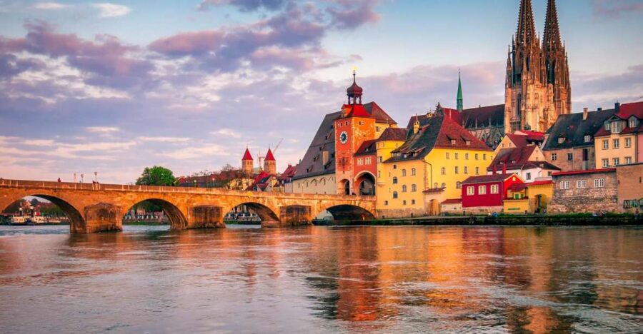 Regensburg: walking tour with italian wines and food tasting - The Significance of Regensburg’s Wine Trade History