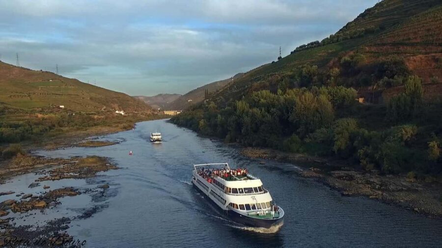 Régua to Pinhão - Scenic Landscape of the Douro River