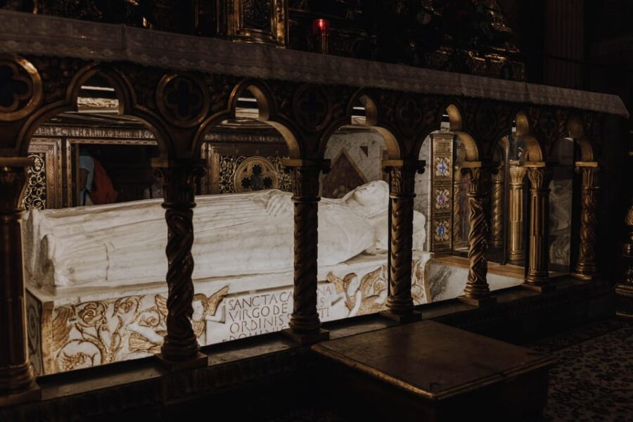 Renaissance Women of Caravaggio and the Borgia Family - Starting Point at Trajan’s Column in Piazza Venezia