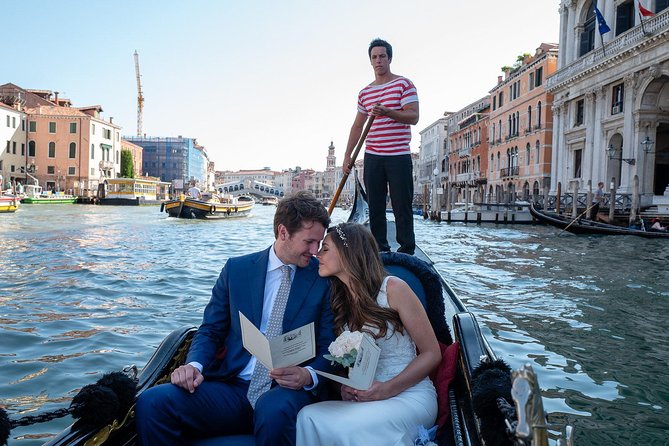 Renew your wedding vows on a romantic gondola - What the Tour Includes and What to Expect