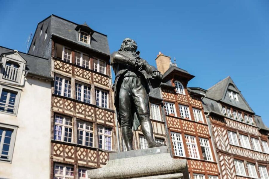 Rennes: Private Guided Walking Tour - The Guide: Fluent in English and French
