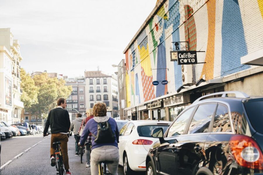 Rent a Bike in Madrid -Free phone holder and selfguided tour - Convenient Meeting Point at Trixi Shop in Madrid