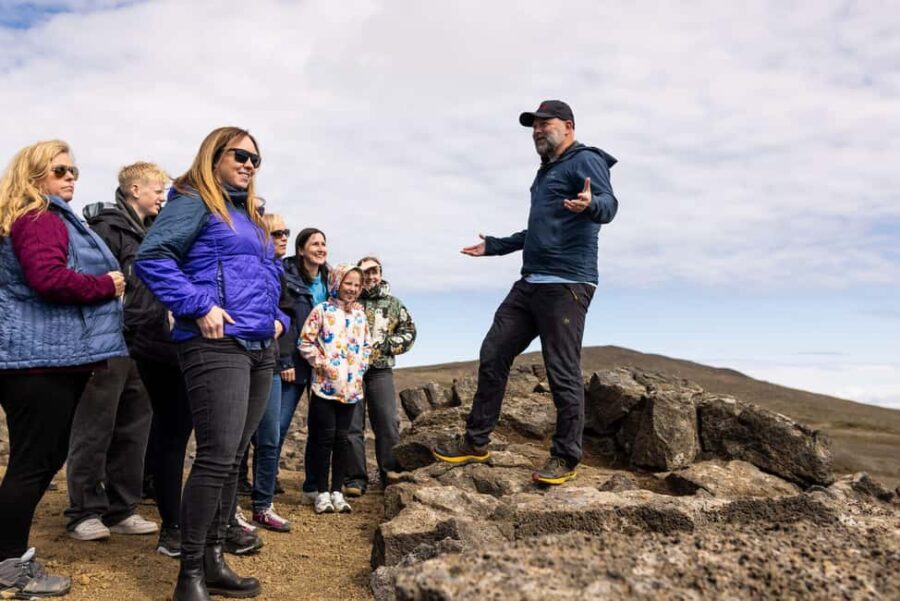 Reykjanes Peninsula: Super Jeep Volcano Shuttle Tour - Starting Point at Geldingadalir Volcano Parking Lot P1