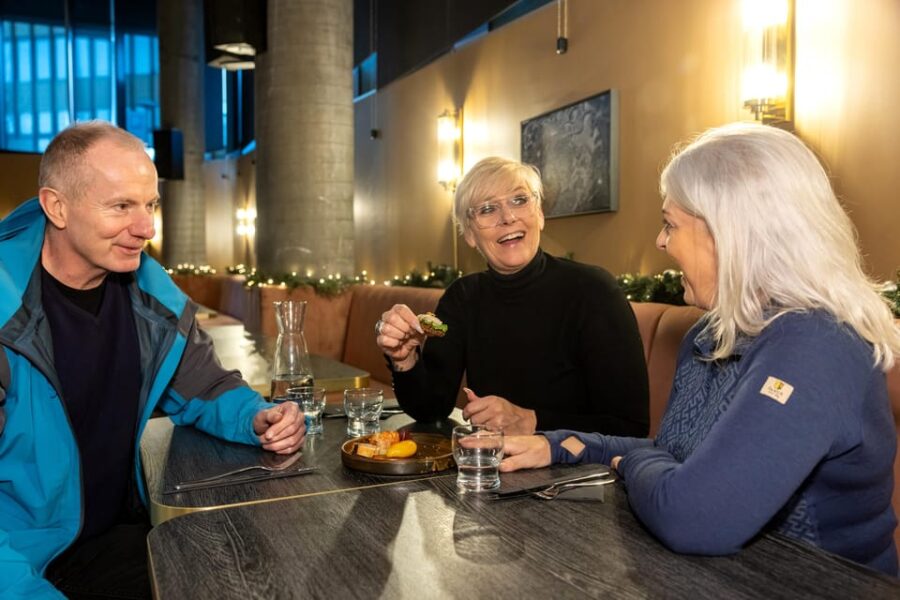 Reykjavik: Christmas Food Tour with Tastings and Drinks - Reykjavik’s Festive Streets and Decorations