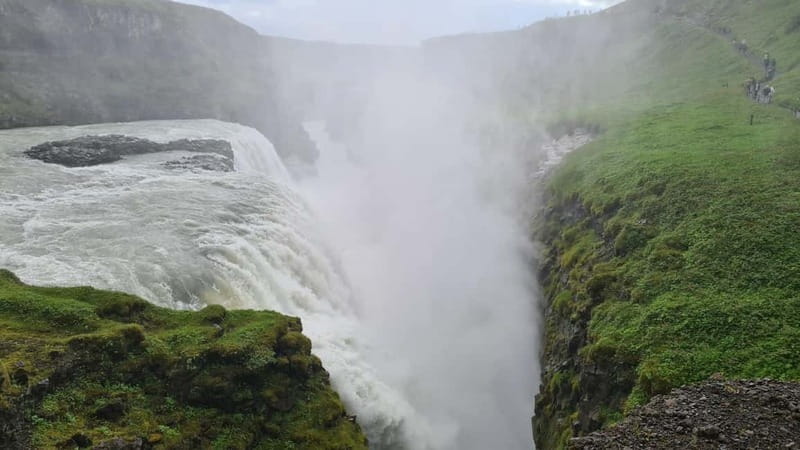 Reykjavík: Golden Circle, 2 Geysers & Geothermal Bakery Tour - Discover the Power of Gullfoss Waterfall