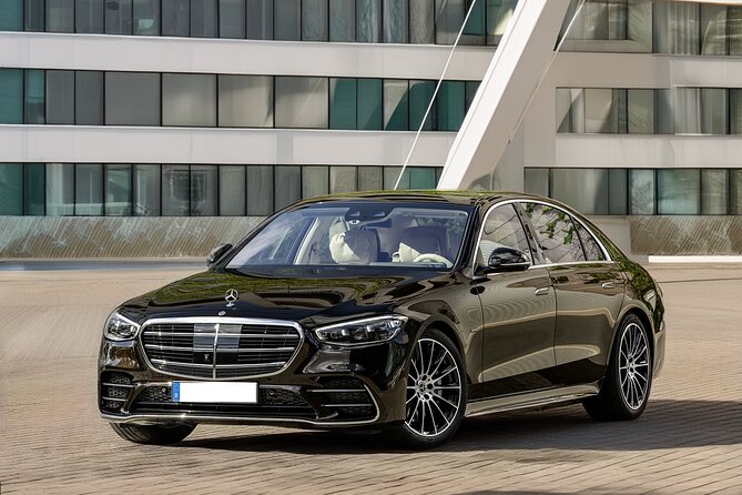 Reykjavik-Private Transfer to/from Keflavík Airport - Comfort and In-vehicle Amenities