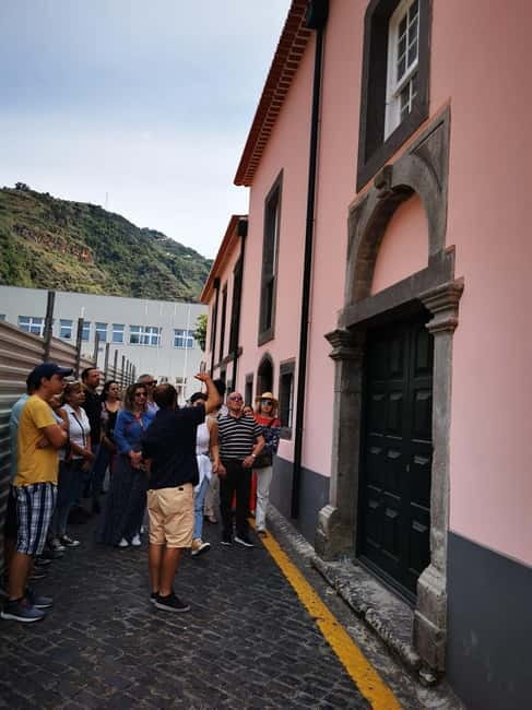 Ribeira Brava: Guided Walking Tour with Local Market Visit - Visiting the Saint Benedict Church and Its Art