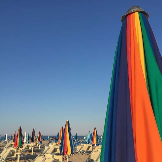 Riccione: 71 Beach with Umbrella, Sunbed, & Aperitif - The Location: Riccione’s Beach Scene and Facilities